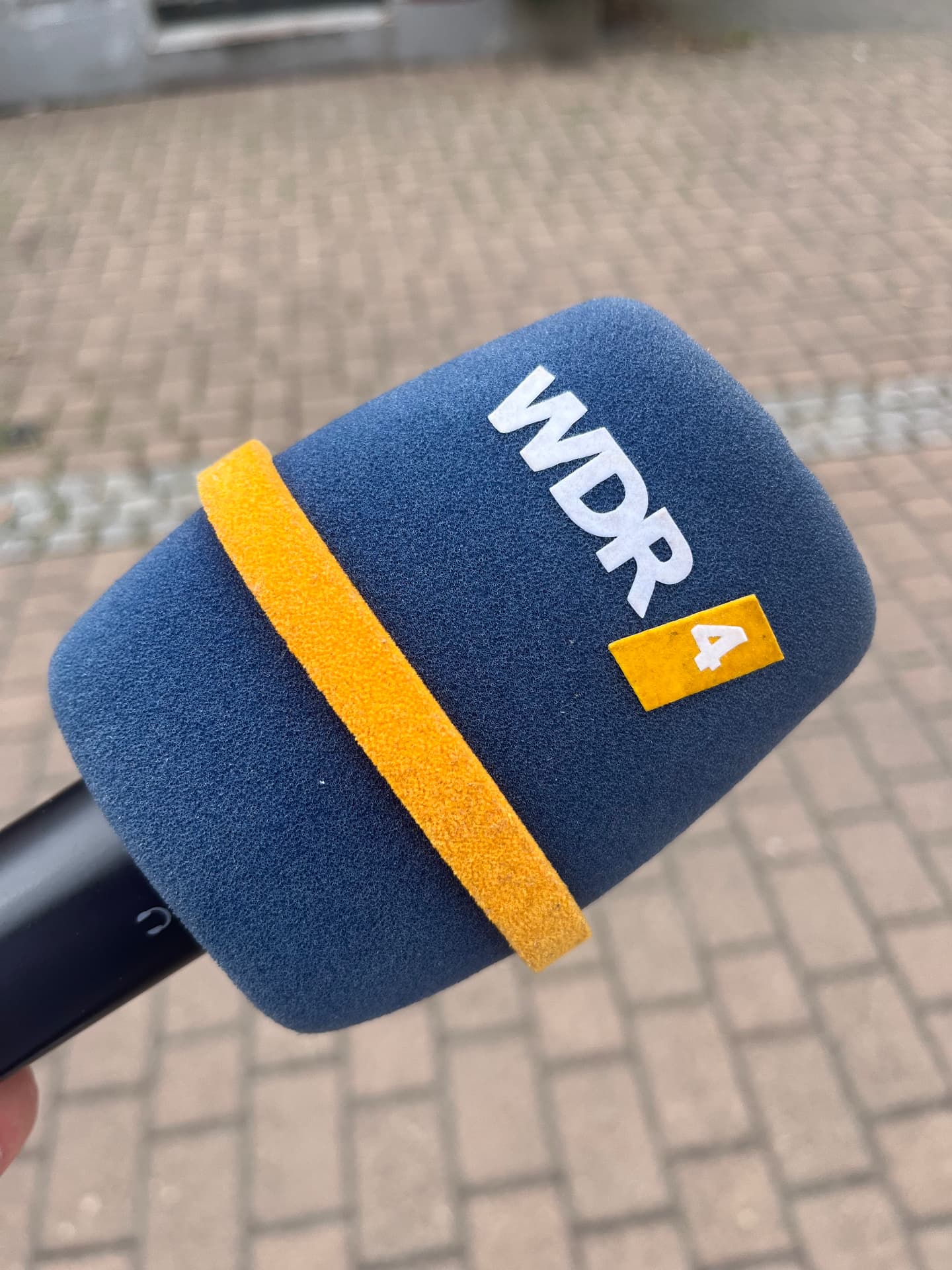 WDR 4 Mikrofon bei der Aufnahme in Monheim am Rhein